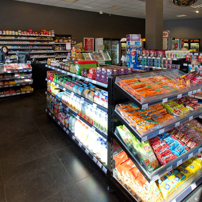 Intérieur du shop de la station services de Fontaine l'Eveque Scipioni