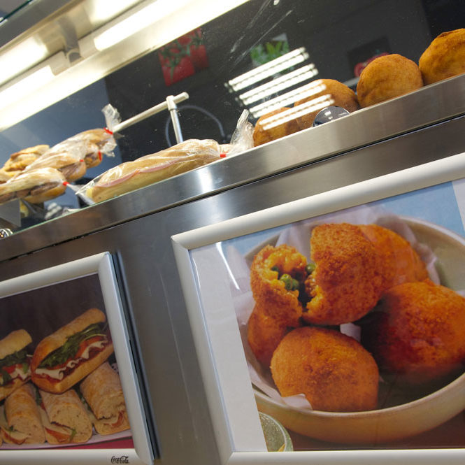 Sandwich et petite restauration dans la station services Scipioni de Chapelle lez Herlaimont